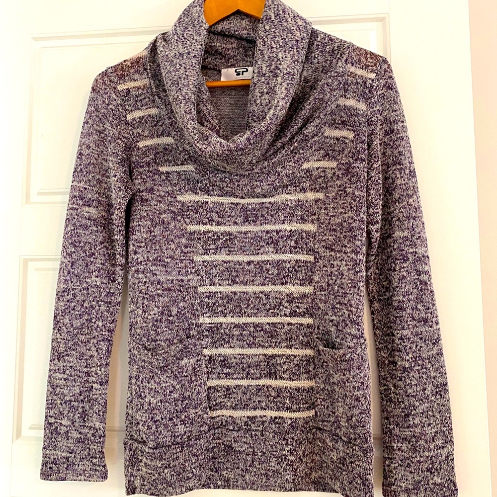 Light weight sweater with oversized neck